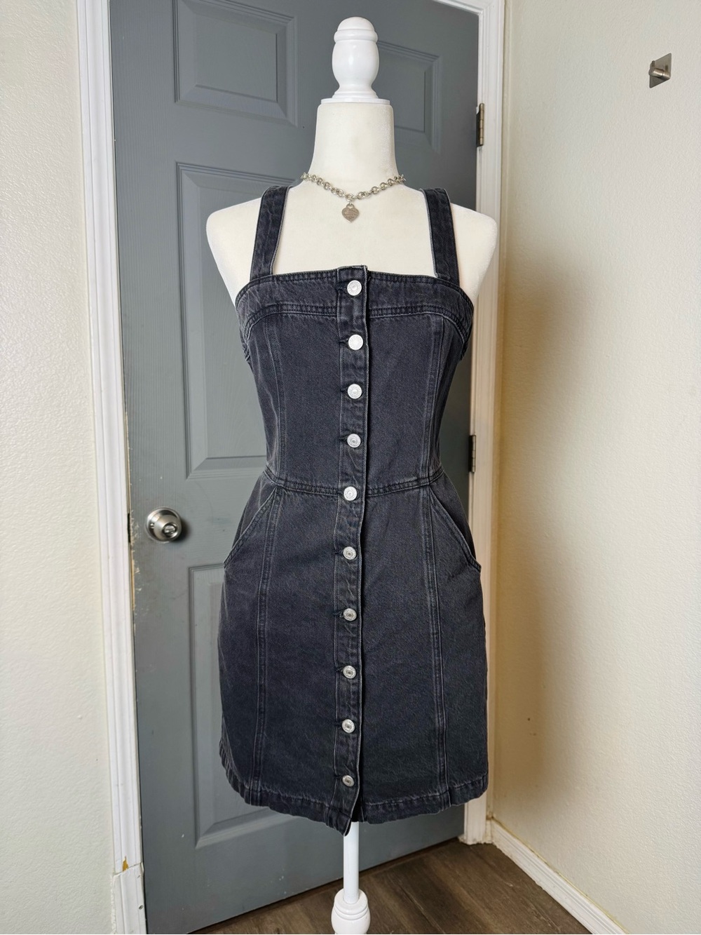 Levi’s Charcoal Black Button-Down Denim Dress with Pockets Small